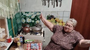 😄💯🗣️ Ага❗ Приносит, подает 😏.... И даже кота не так кормит❗😩 Да что же это такое❗❗❗😡