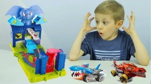 Машинки Хот Вилс АТАКА ЛЕТУЧЕЙ МЫШИ  Hot Wheels City Bat Manor Attack and Street Beasts