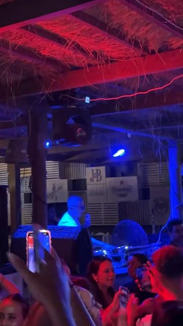 Отдыхаем, танцуем и расслабляемся ✌🥃💃
#сочи  #отдых  #танцы  #вечеринка