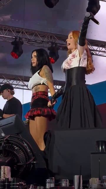 Группа Тату на VK Fest — 2026 смотреть онлайн