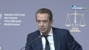 «Моцарт — это нота. Булгаков — это буква»: Машков ответил Карин Кнайсль