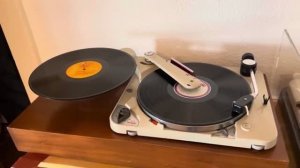 Лучший чейнджер грампластинок работает как швейцарские часы. 1962 год