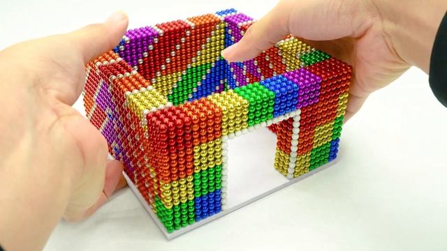 Как сделать миниатюрный домик в рождественском стиле с веселой горкой и разноцветной крышей для Сант смотреть онлайн