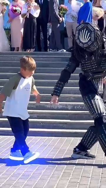 NEON ASTRONOMIA LITTLE BOY AMAZING DANCE смотреть онлайн
