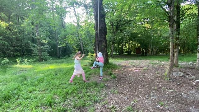 La princesse Sofia et Valéria Bungee rope Bungee jumping Saut à l'élastique смотреть онлайн