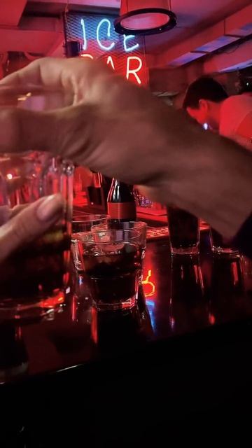 Когда в баре немножечко захотелось другого 😁🥃
#сочи  #бар