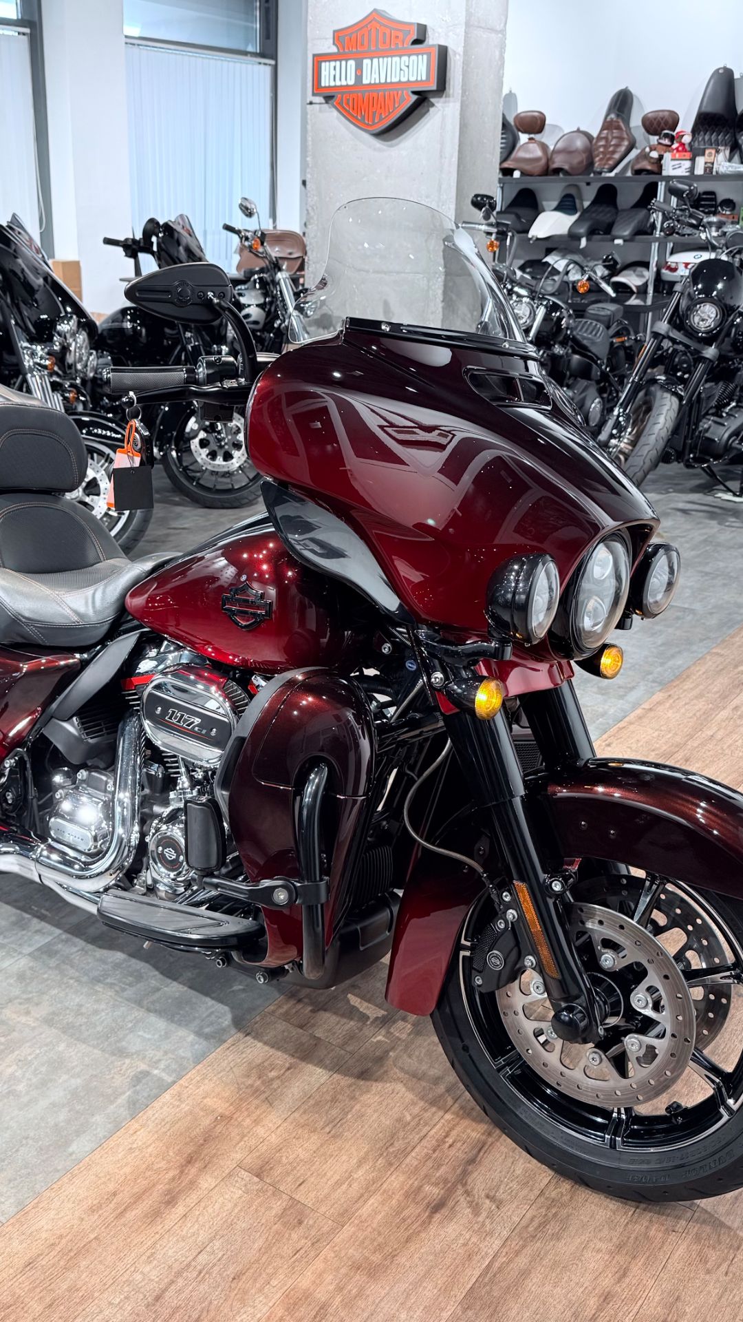 2018 HD CUSTOM CVO Limited 117 Burgundy Cherry 12K (VIN 5HD***5303) смотреть онлайн