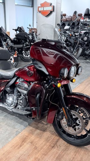 + 2018 HD CUSTOM CVO Limited 117 Burgundy Cherry 12K (VIN 5HD***5303)