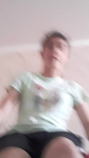 р