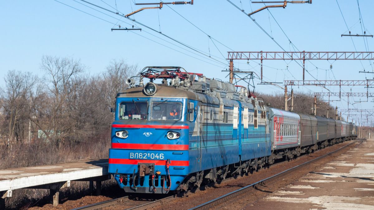 Стрим обкатка пассажирских вагонов на ВЛ82М-046 по маршруту Степанки 3.32 на проекте RTSMP.ru смотреть онлайн