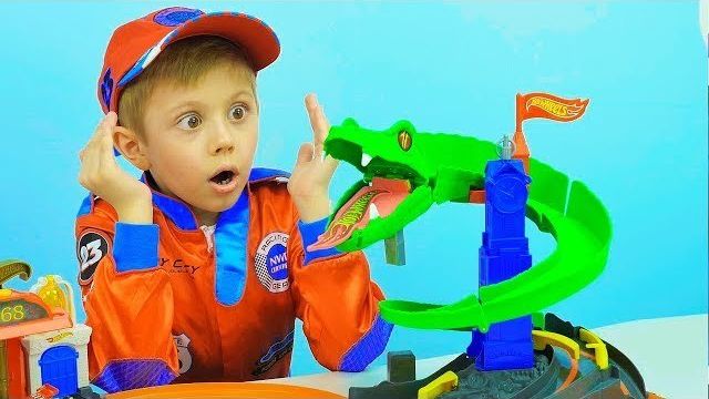 Хот Вилс КОБРА атакует Машинки - Даник и Папа пришли им на помощь!! смотреть онлайн