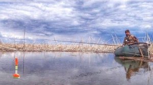 КИНУЛ В ЛУЖУ ПОПЛАВОК , ГДЕ РЫБА КИШИТ! Сазан, карась, красноперка! Рыбалка на поплавок.