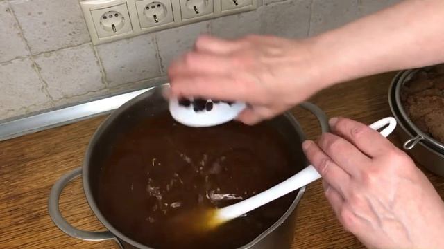 Бородинский квас,вкусный и резкий.