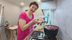 ХАЛЯВЫ не получилось! Вован из-под палки ГОТОВИТ фирменный БОРЩ из ОСТАТКОВ овощей) Влог