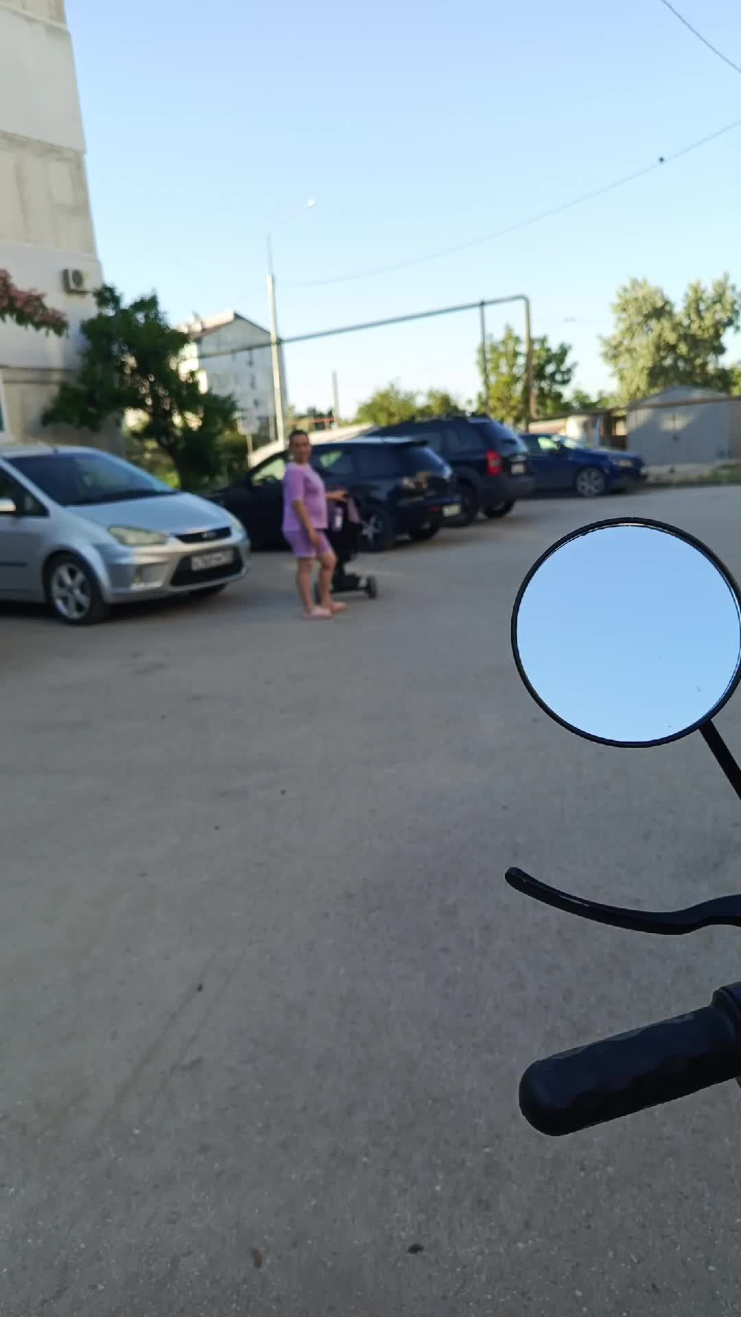 Гуляем на площадке смотреть онлайн