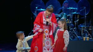 Марина Девятова с детьми. Дочка и сын. Василечки. Vegas City Hall  (UMG 07.03.25)