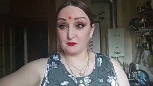 ЖЕНА ИНДУСА-ГОТОВЛЮ МАТАР МАШРУМ В ТОМАТНОМ СОУСЕ