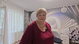 Немного  прибираем дома. Достала машинку занимаюсь переделкой и рассказываю о моей жизни.