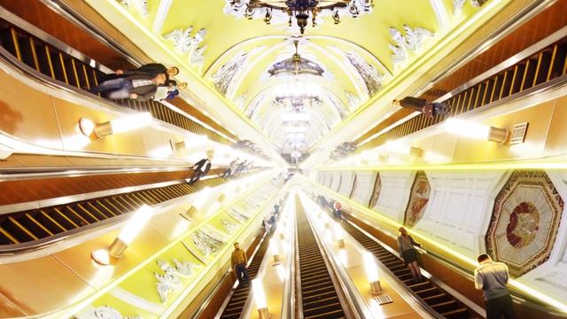 Видеопрогулка по сюрреалистической Москве