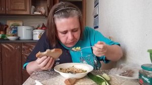 Бомбезный мукбанг.