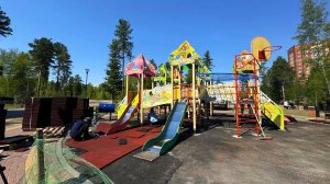 На детских площадках Сургута зафиксировали почти 100 нарушений