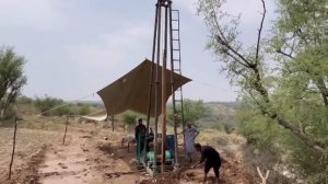 Бурение водяной скважины. Пакистан. Примитивные технологии