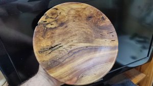 Вторая из комплекта тарелок нарезанных из одной чурки камфорного лавра