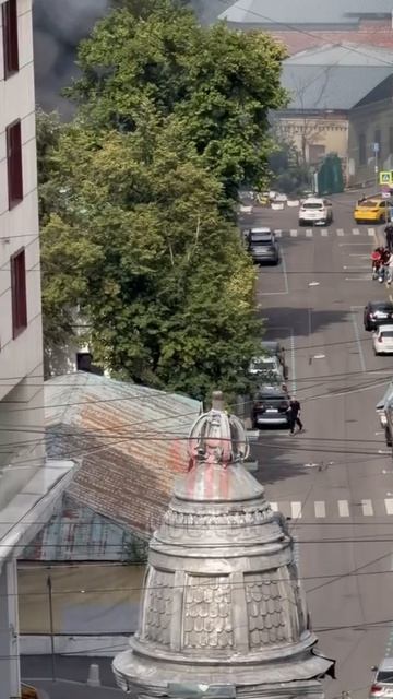 Пожар в Малом Казенном переулке в Москве смотреть онлайн