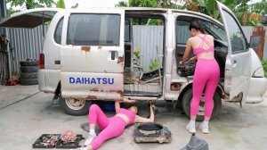 Ремонт и восстановление интерьера и экстерьера Daihatsu 25-летней давности.
