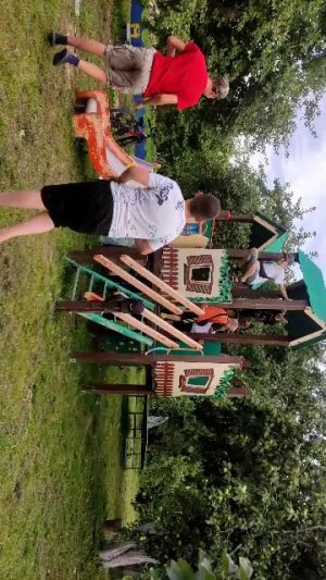 играем в яблоневом саду