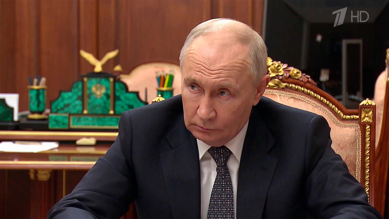 О защите энергообъектов и трассы "Новороссия" говорил Владимир Путин с Евгением Балицким. смотреть онлайн