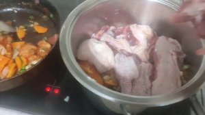 Готовим утку с овощами.