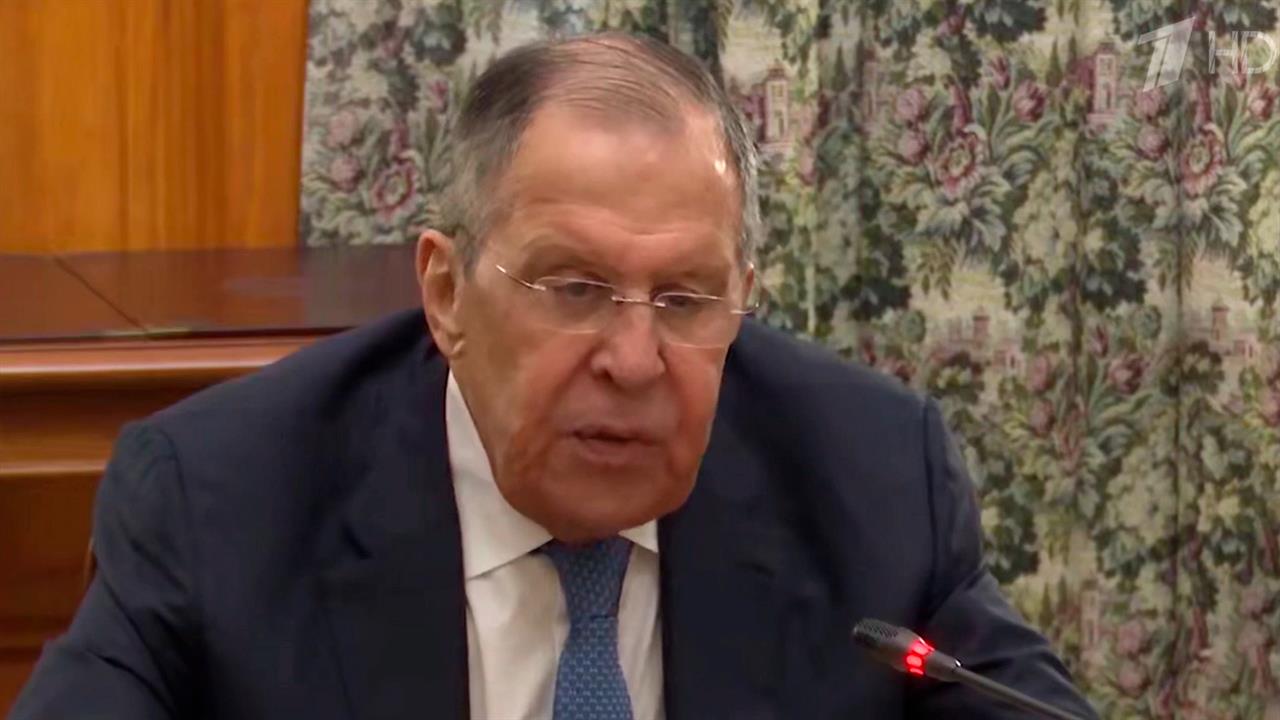 Глава МИД России Сергей Лавров провел переговоры с коллегой из КНДР Цой Сон Хи. смотреть онлайн