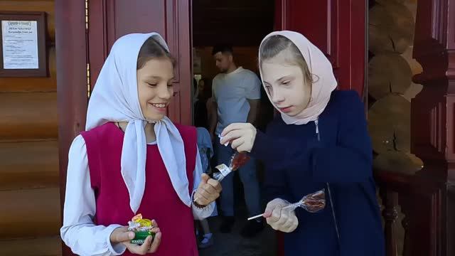 ИЗ ХРАМА С КОНФЕТАМИ