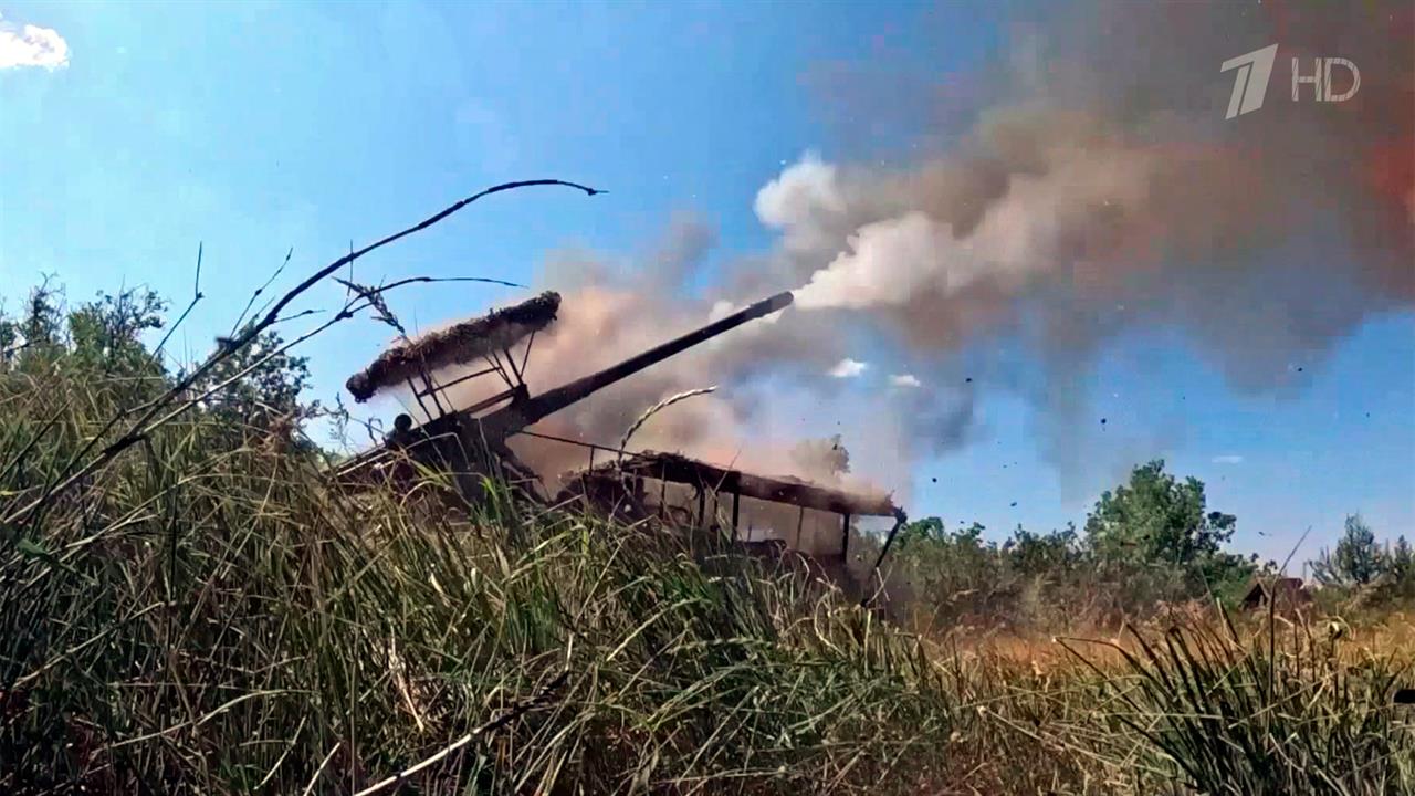 Наши военные расширяют полосу безопасности и уничтожают военные объекты в тылу врага. смотреть онлайн