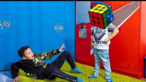Давид Хочет ПЕРЕХИТРИТЬ Папу! Умный Кубик Рубика САМЫЙ Крутой! Smart Rubik's Cube