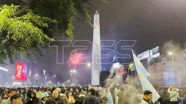 Футбольные болельщики в Буэнос-Айресе смотреть онлайн