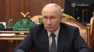 «Ситуация сложная, но абсолютно контролируемая». 

Путин в Кремле заслушал доклад Балицкого о ситуац
