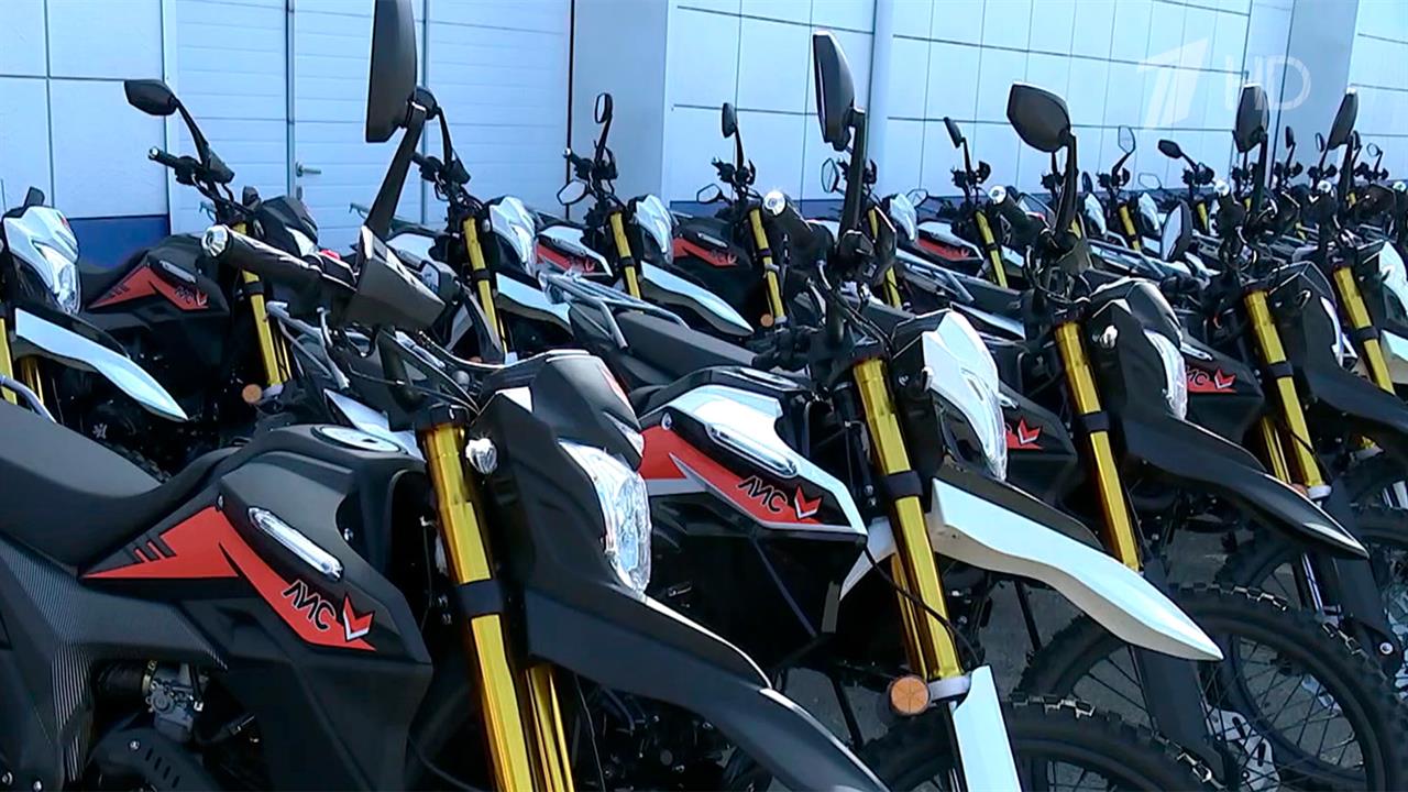 Утром из Подмосковья КПРФ отправила новый конвой с помощью в зону спецоперации. смотреть онлайн
