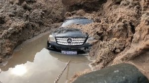 Нашли мерседес ML500