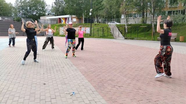 18 июля в городском парке Багульник прошел пробный урок ЗУМБЫ от фитнесс студии " ТВОЙ РИТМ" смотреть онлайн