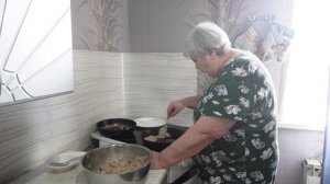 Прилетел на аромат Какие вкусные и аппетитные оладьи готовит мама ПОДВАЛ ИЛЬИЧА Кулинария