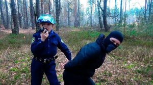 ПОЛИЦЕЙСКИЙ против БАНДИТА в Лесу - Даник и Игровой набор Полиции для Детей. Police Toys for Kids