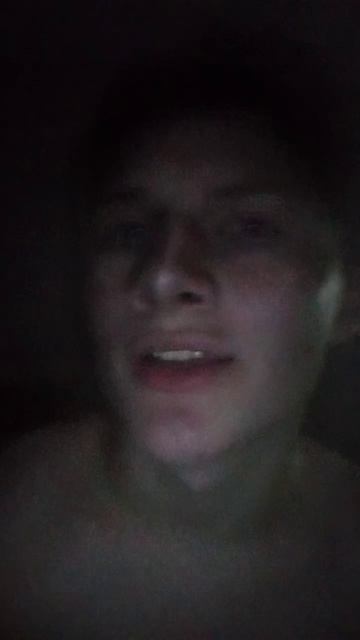 Красавчик поёт под красавчика