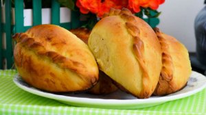 Домашние пирожки с луком и яйцом в духовке / техника лепки и идея вкусной начинки