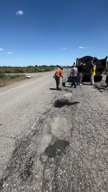 Все дружно ремонтируют дороги в Кизлярском районе