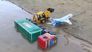 мультики про машинки Авария самосвала вытаскивающего самолет с трактором для детей