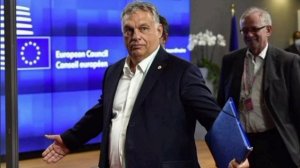 Прокуратура пришла в офис партии Орбана. 

«Следователи прокуратуры без предупреждения появились в ц