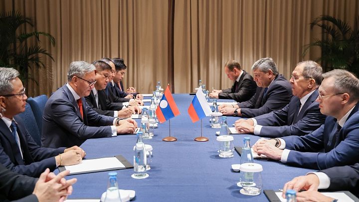 Министр МИД С.В.Лавров встреча с Министром иностранных дел Лаоса Т.Фомвиханом, Манила, 21 июля 2026