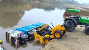 мультики про машинки Грузовик BharatBenz Tata  попал в аварию на берегу реки вытаскивая автомобиль